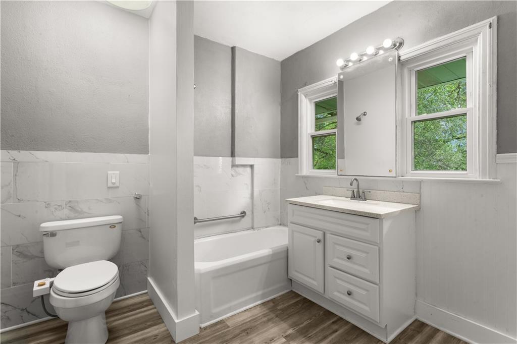 2843 Parkwood Boulevard Property Photo 23