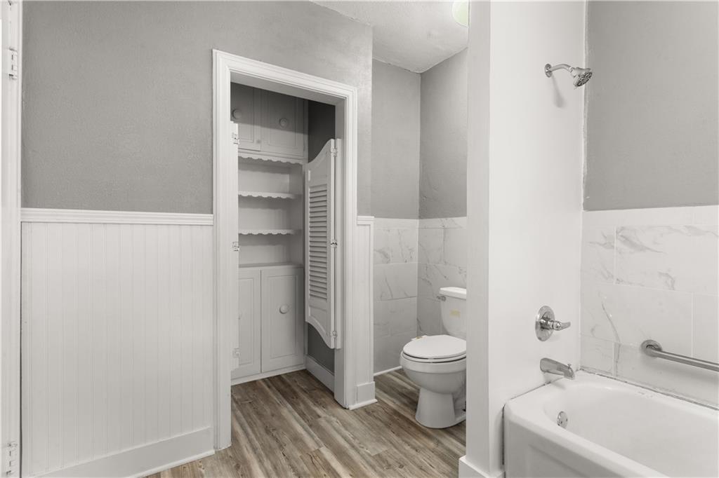 2843 Parkwood Boulevard Property Photo 24