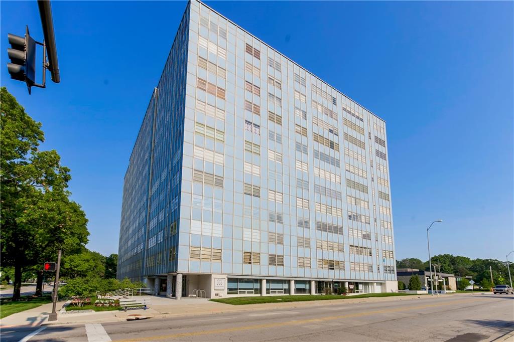 333 W Meyer Boulevard Property Photo 2