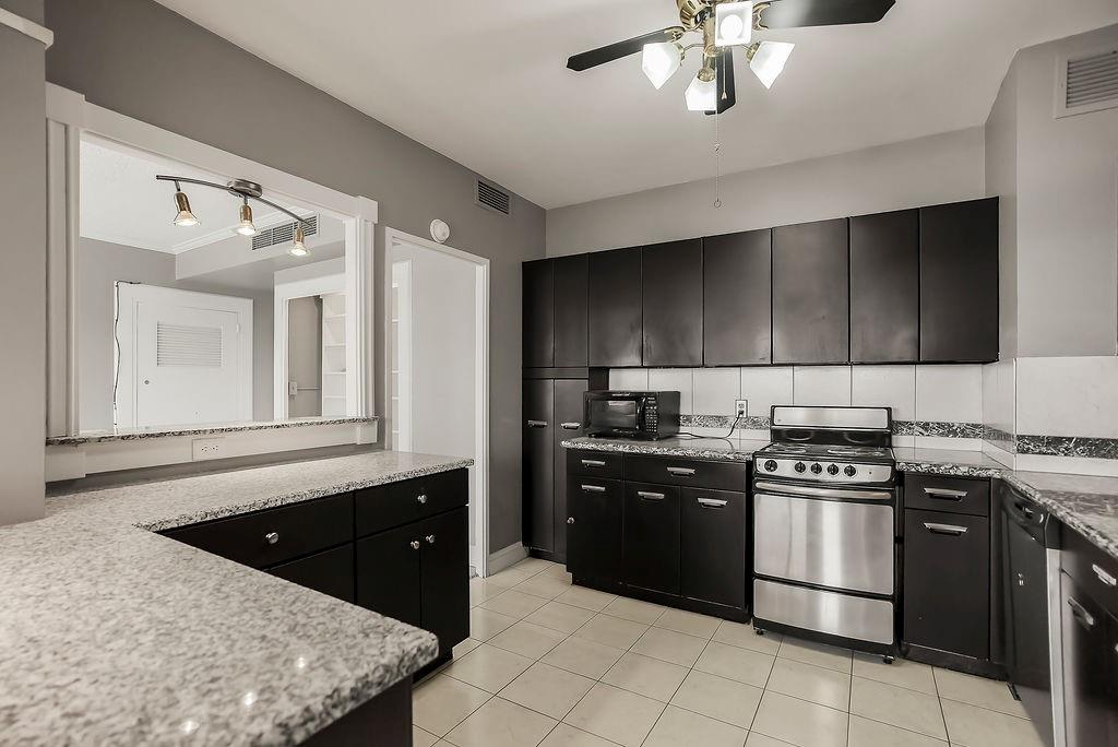 333 W Meyer Boulevard Property Photo 3