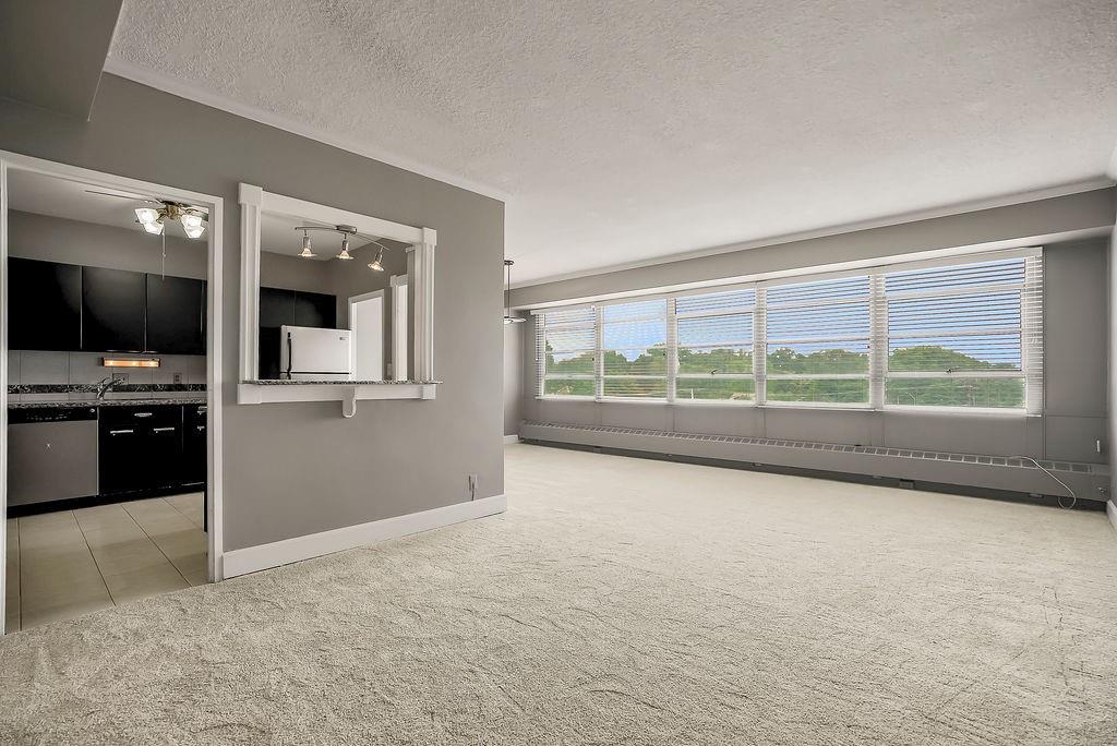 333 W Meyer Boulevard Property Photo 4