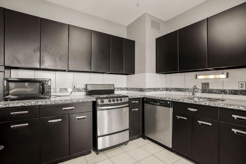 333 W Meyer Boulevard Property Photo 8