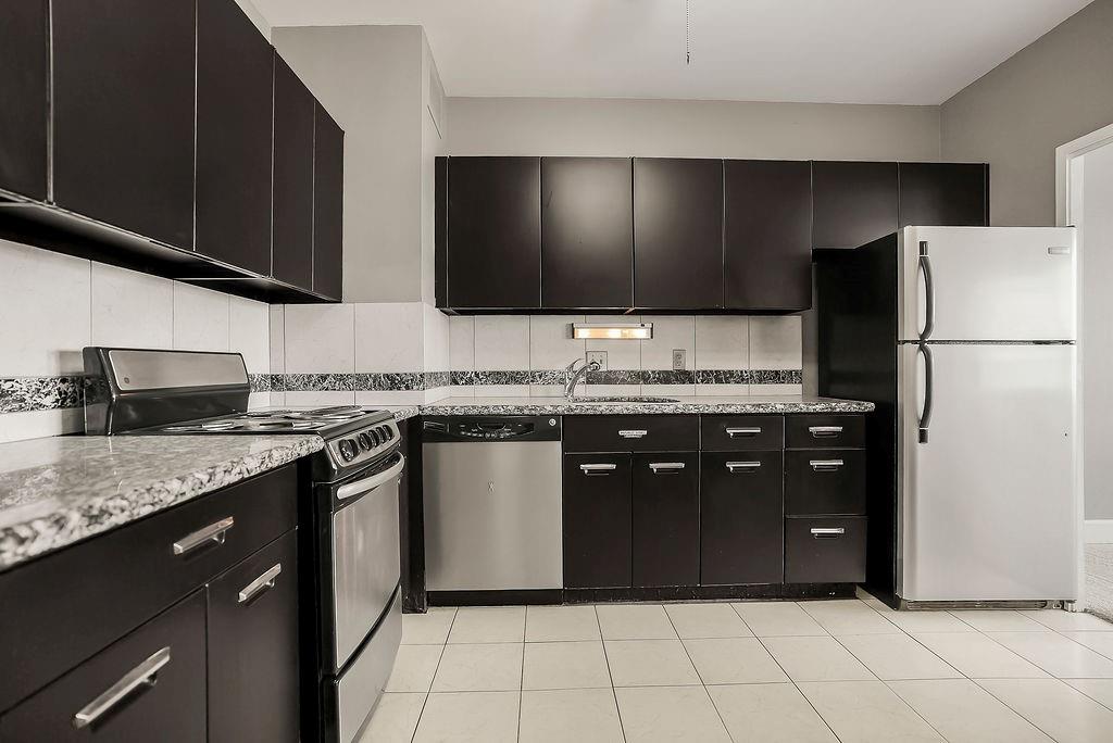 333 W Meyer Boulevard Property Photo 9