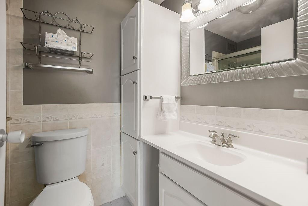 333 W Meyer Boulevard Property Photo 17
