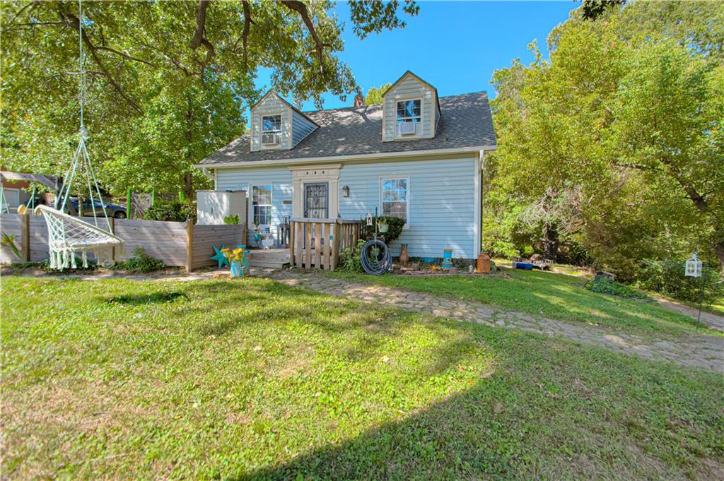 820 S Glenwood Avenue Property Photo 3