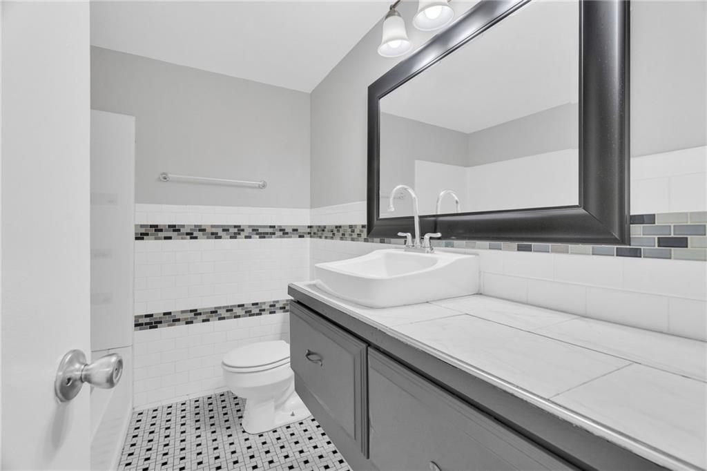 6605 N Edison Avenue Property Photo 10