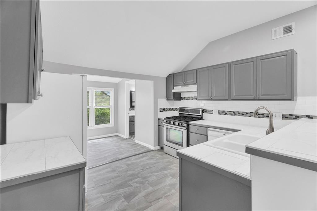6605 N Edison Avenue Property Photo 12