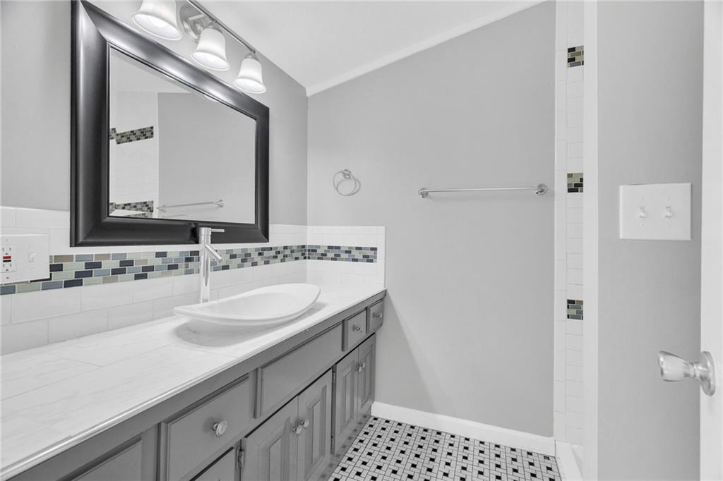 6605 N Edison Avenue Property Photo 17