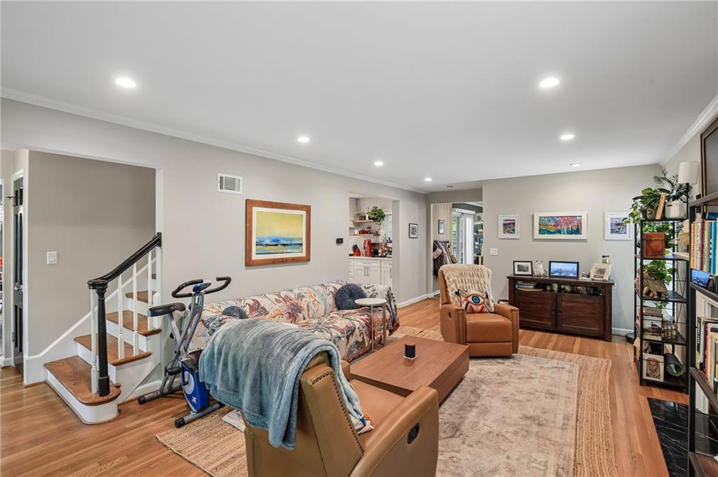 1210 Romany Road Property Photo 6