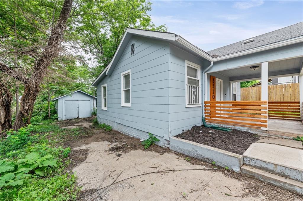 3320 Spruce Avenue Property Photo 4