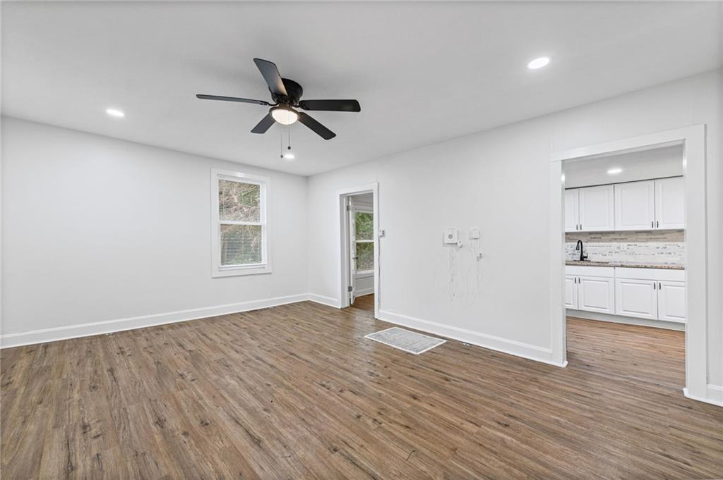 3320 Spruce Avenue Property Photo 8