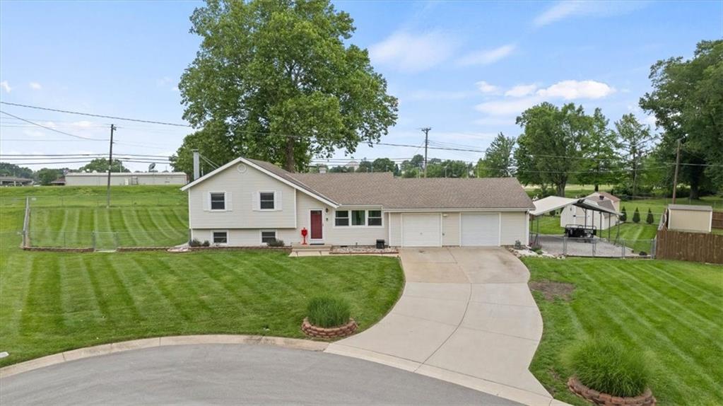 420 Nw Village Court Property Photo 1