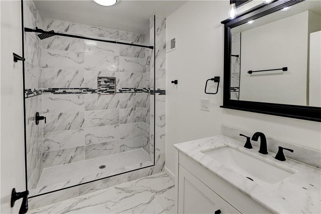 1102 W 85th Terrace Property Photo 38