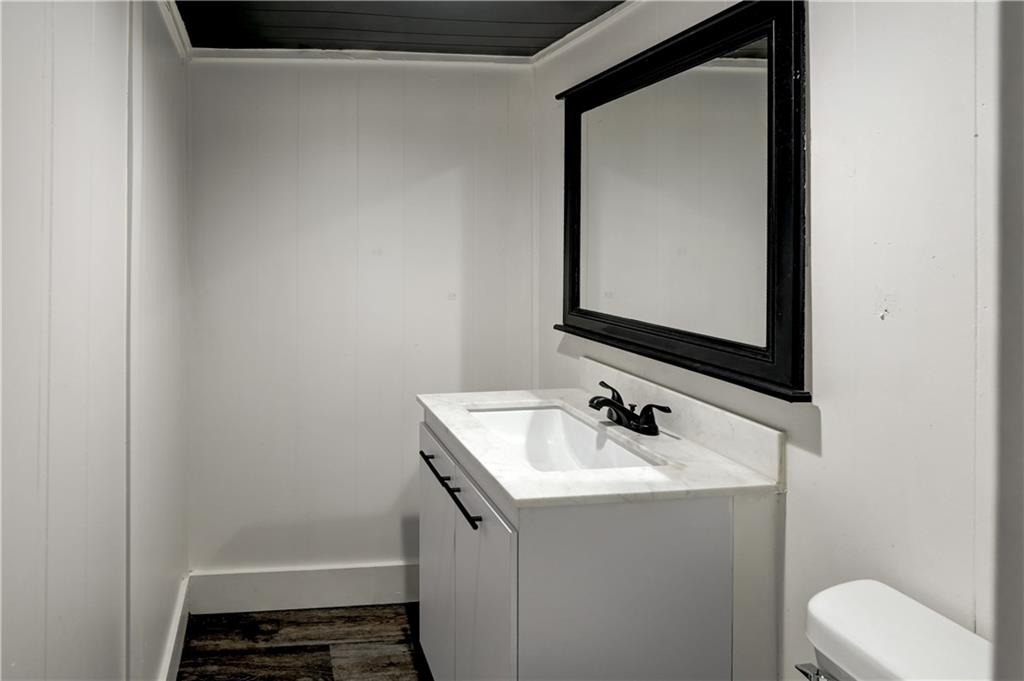 1102 W 85th Terrace Property Photo 46