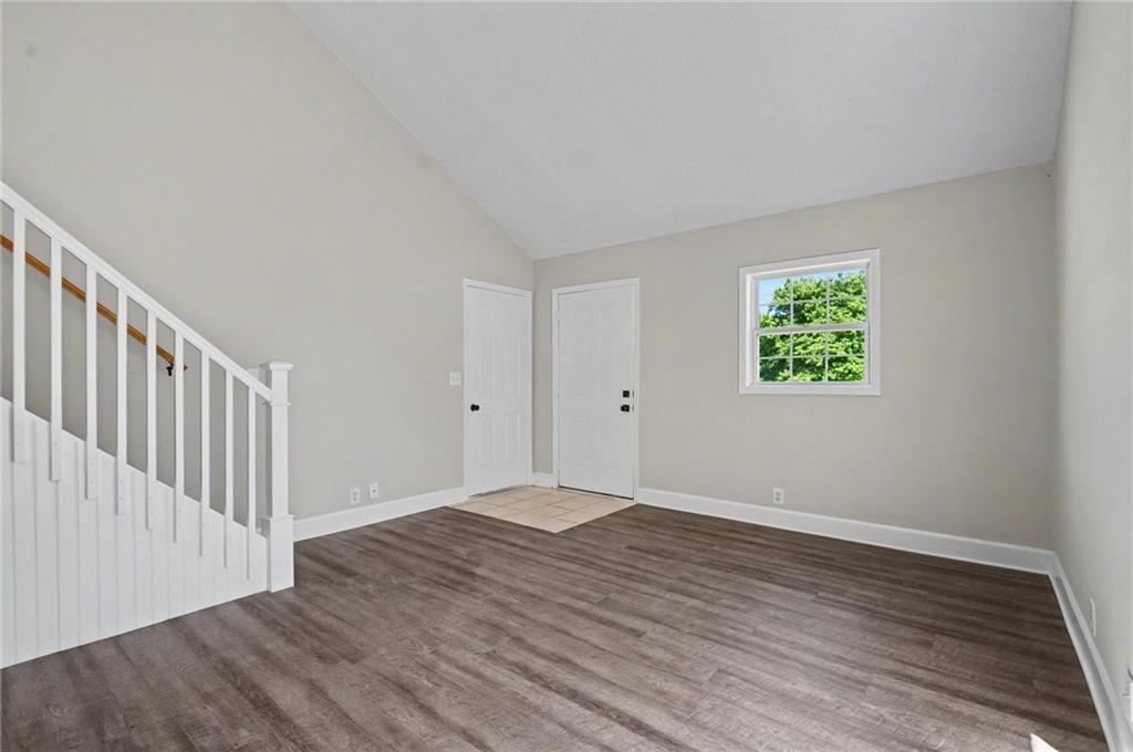 2527 Morningside Drive Property Photo 3