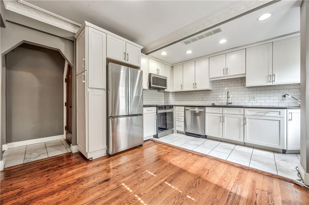 807 W 48th Street Property Photo 10