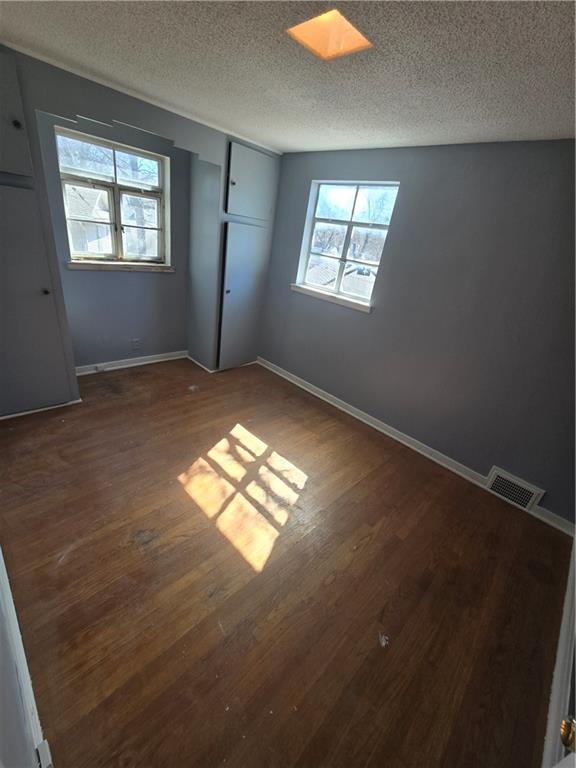 4405 N Oak Trafficway Property Photo 7