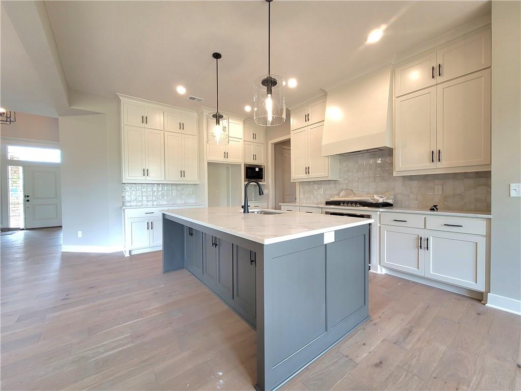 18257 Earnshaw Street Property Photo 8
