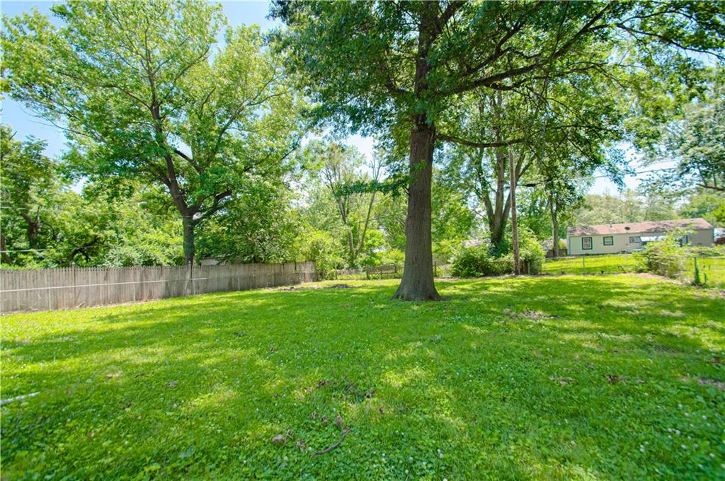 8219 E 85th Terrace Property Photo 48