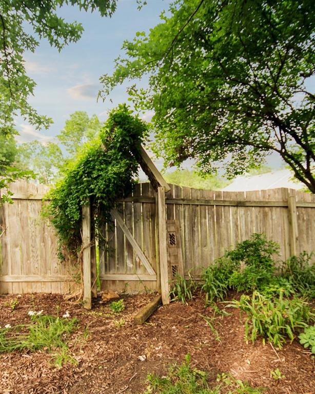 3000 University Drive Property Photo 33
