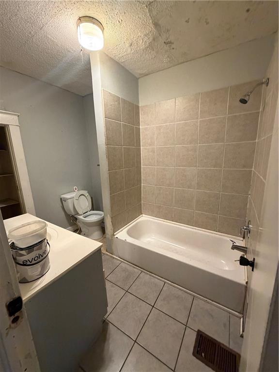 3416 E 58th Terrace Property Photo 6