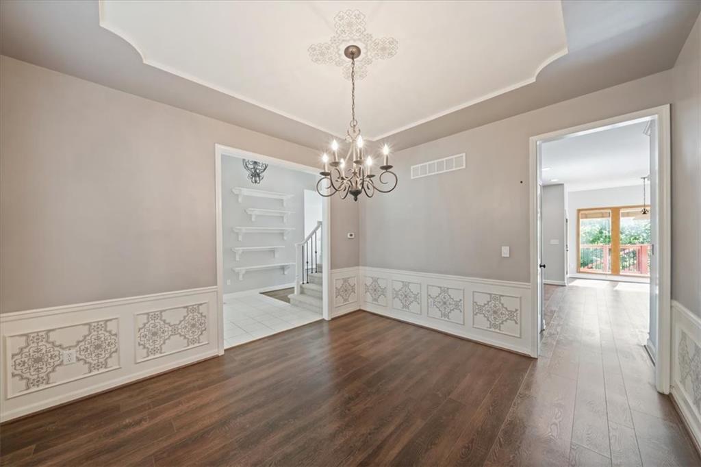 7801 N Revere Drive Property Photo 7