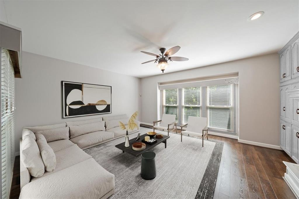 7801 N Revere Drive Property Photo 10