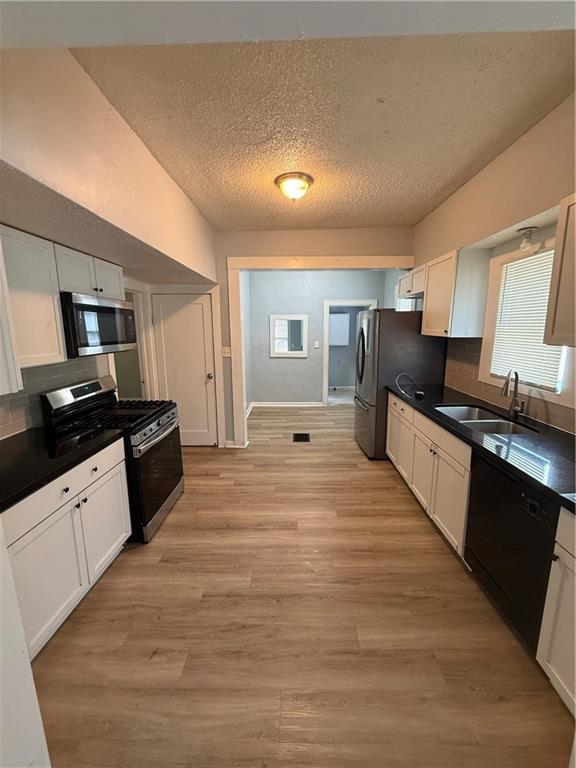 5220 St John Avenue Property Photo 6