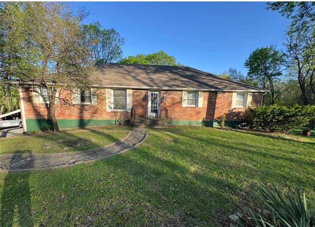 6261 Ne Russell Road Property Photo 1
