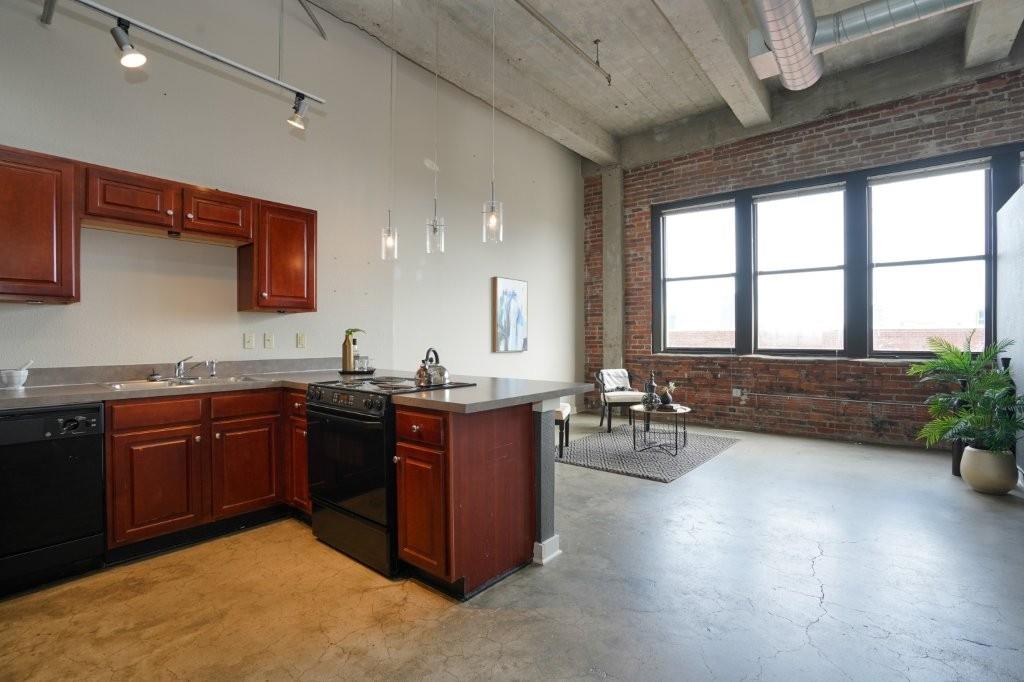 1535 Walnut Street Property Photo 8