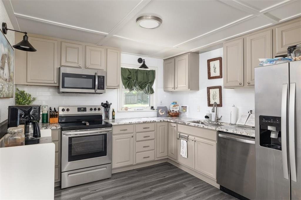 2 Ne Vine Street Property Photo 5