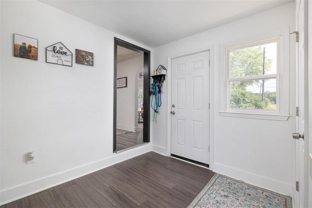2 Ne Vine Street Property Photo 6