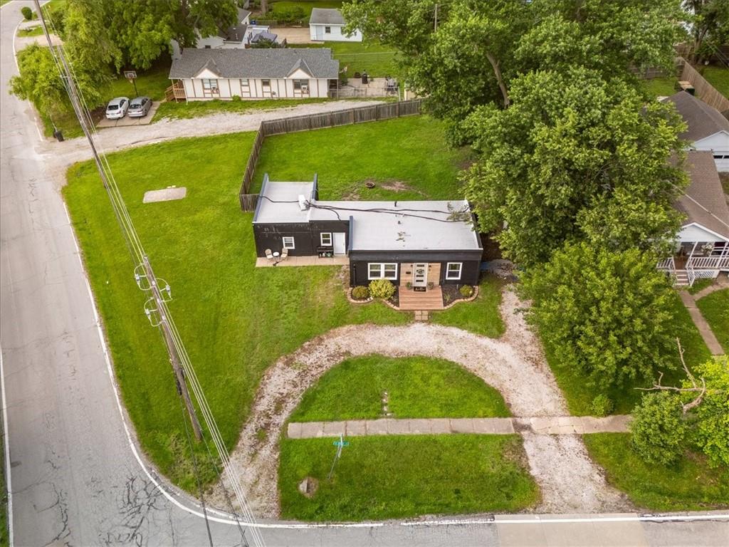 2 Ne Vine Street Property Photo 14