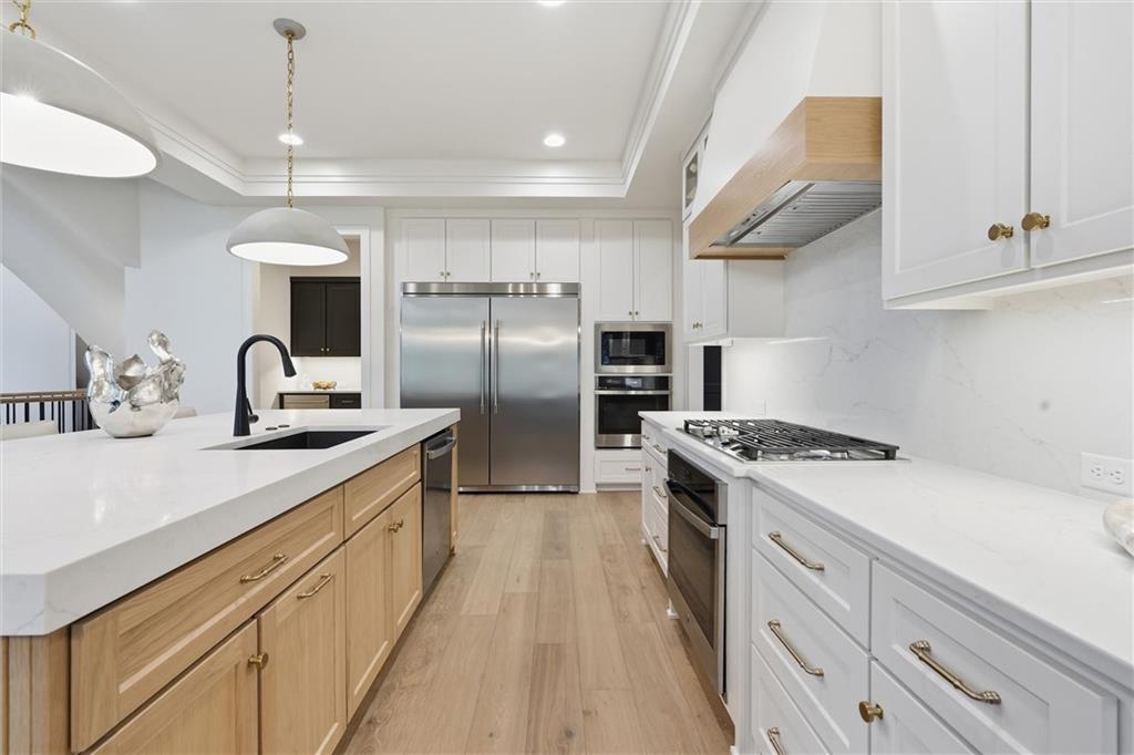 17028 Parkhill Street Property Photo 12