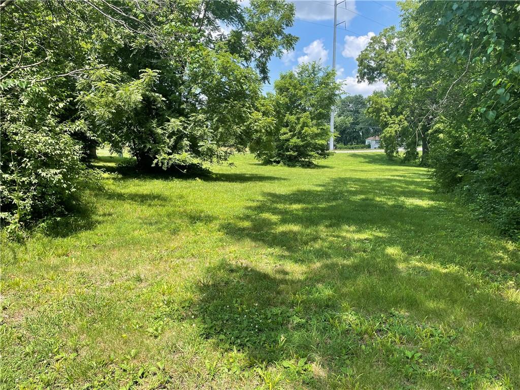 11763 Parallel Parkway Property Photo 4