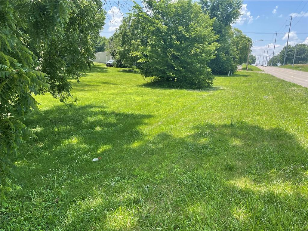 11763 Parallel Parkway Property Photo 5