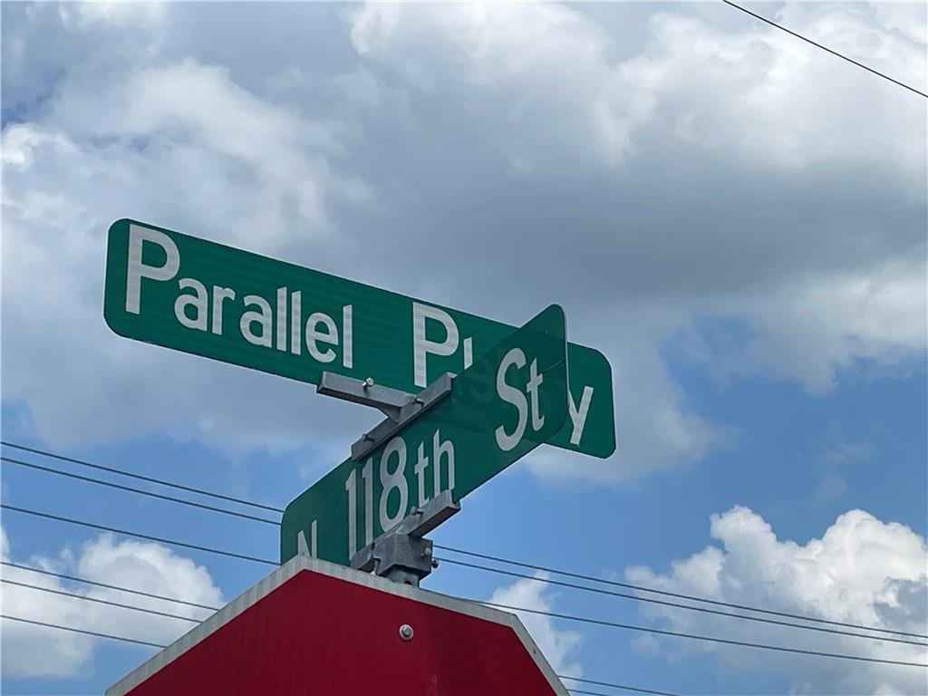 11763 Parallel Parkway Property Photo 7
