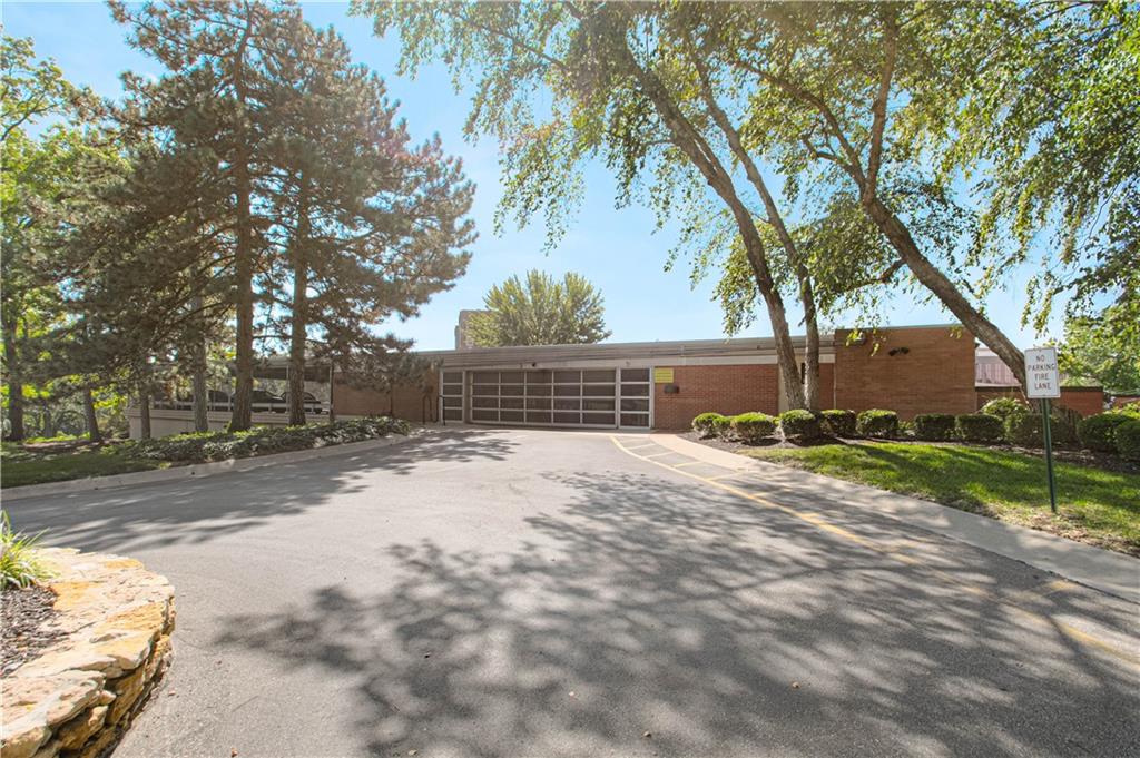 4550 Warwick Boulevard Property Photo 3