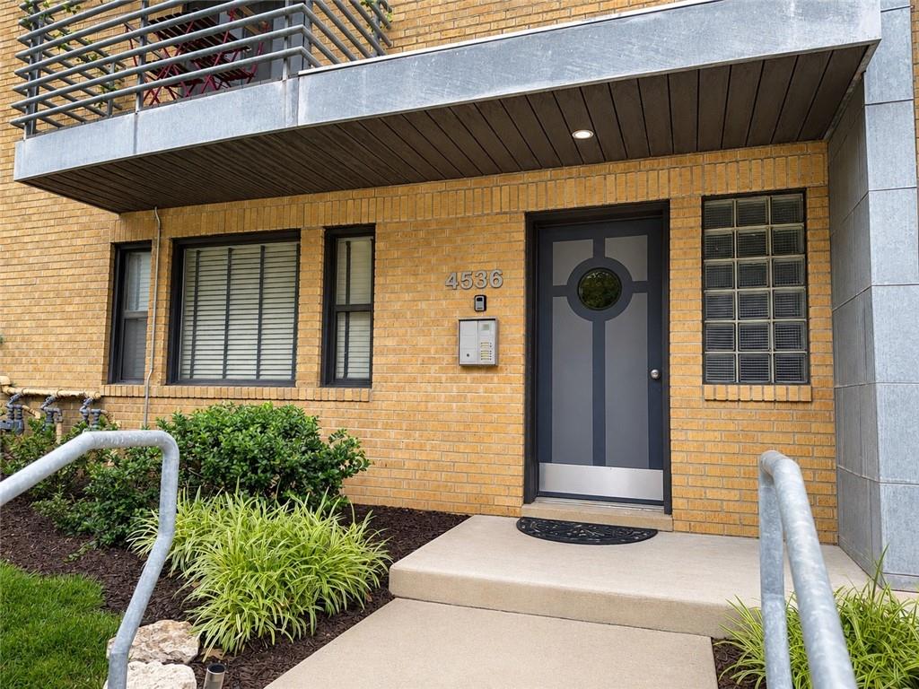4536 Broadway, #3s Boulevard Property Photo 1