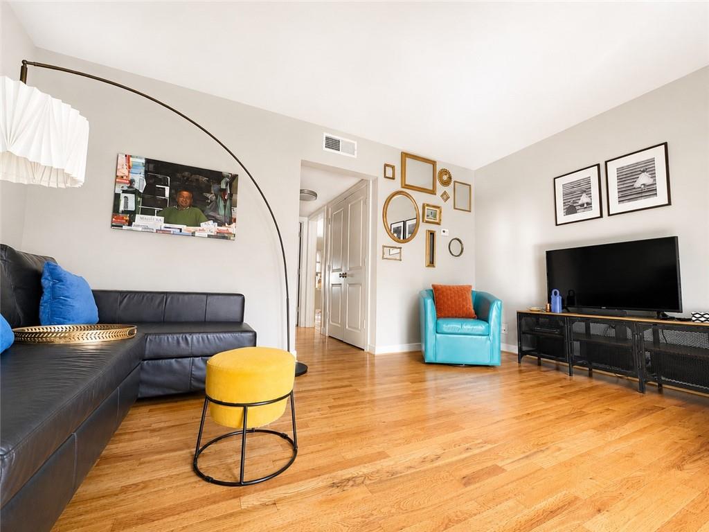4536 Broadway, #3s Boulevard Property Photo 2