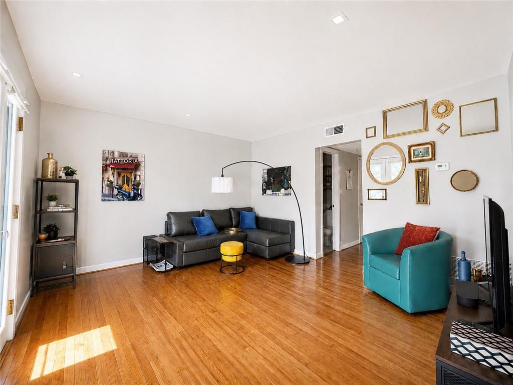4536 Broadway, #3s Boulevard Property Photo 3