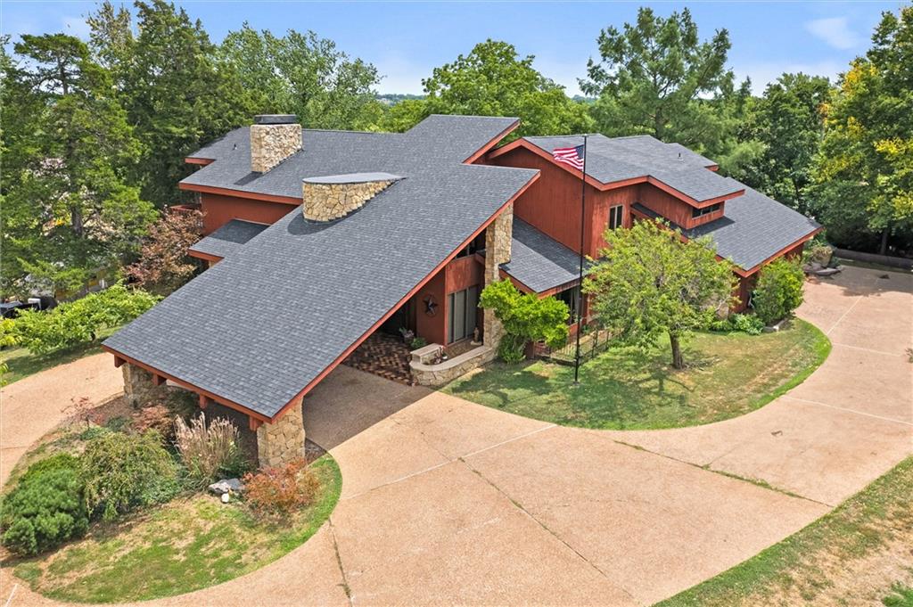 402 Lees Circle Drive Property Photo 1