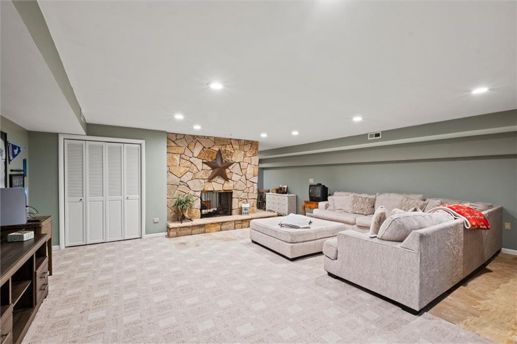 402 Lees Circle Drive Property Photo 3