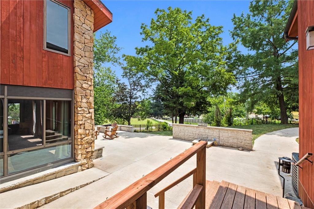 402 Lees Circle Drive Property Photo 9