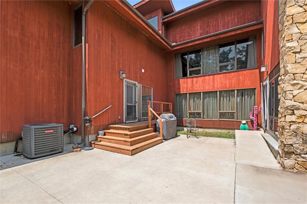 402 Lees Circle Drive Property Photo 10