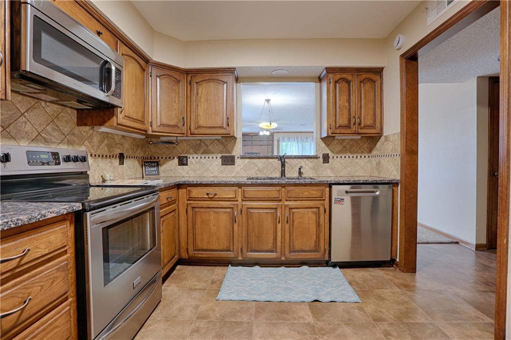 303 E Partridge Avenue Property Photo 2