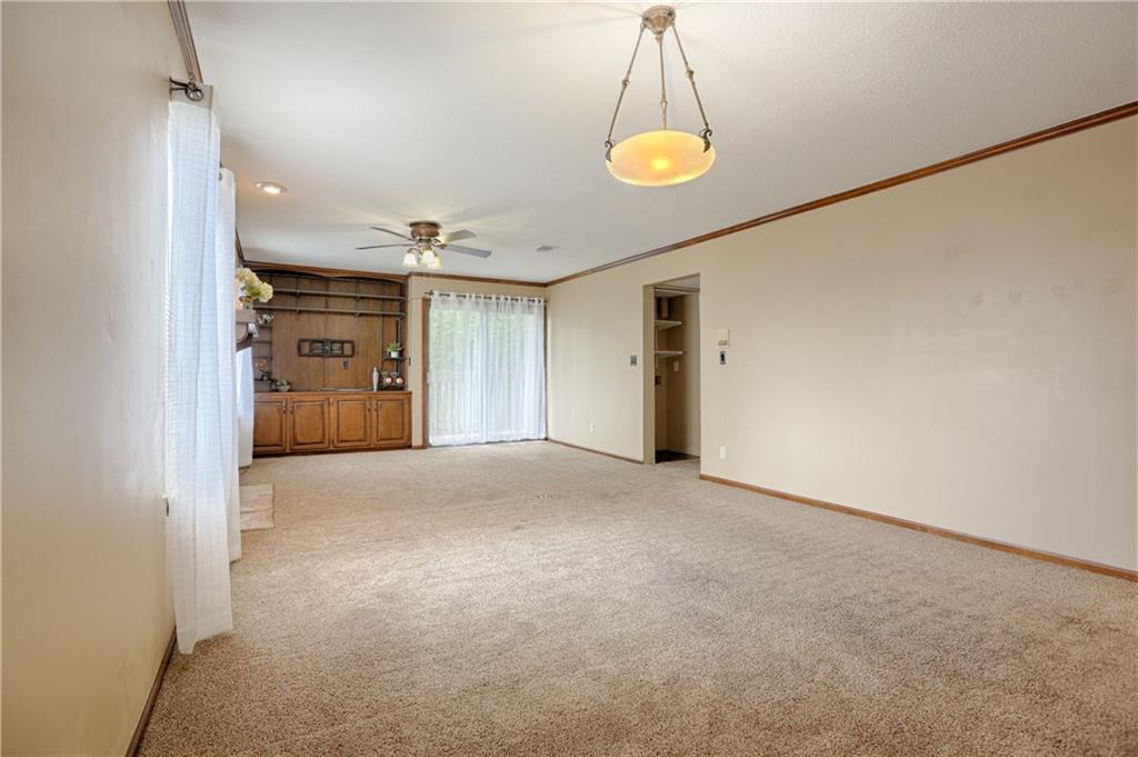 303 E Partridge Avenue Property Photo 7