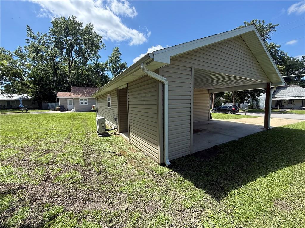320 E Allison Street Property Photo 4