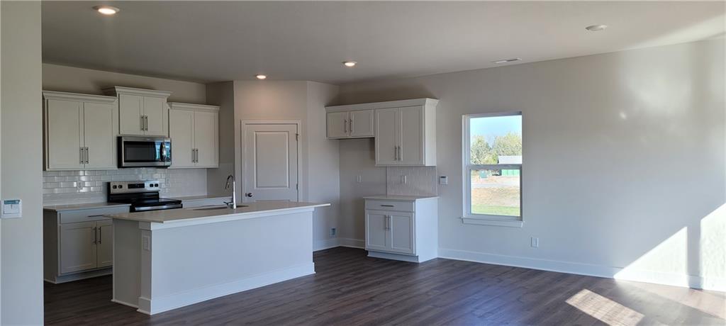 36425 W 102nd Place Property Photo 8