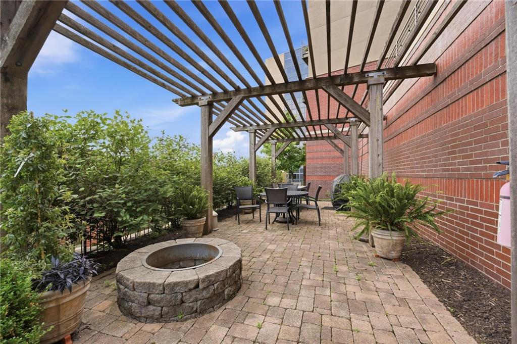 4521 Wornall Road Property Photo 6